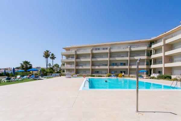 Cozy 1-Bedroom Flat for Holiday Rental in Albufeira